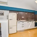罗里公寓酒店 公寓 *