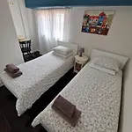 罗里公寓酒店 *