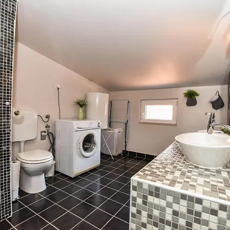 罗里公寓酒店 * 扎达尔