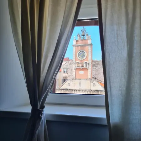 罗里公寓酒店 公寓 *